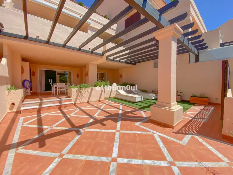 Elegante Wohnung in Nueva Andalucía: Ihr Rückzugsort an der Costa del Sol