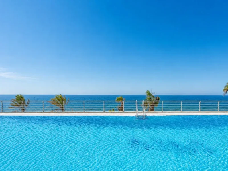 Elegante Wohnung in Marina Mariola, Marbella – Meerblick genießen