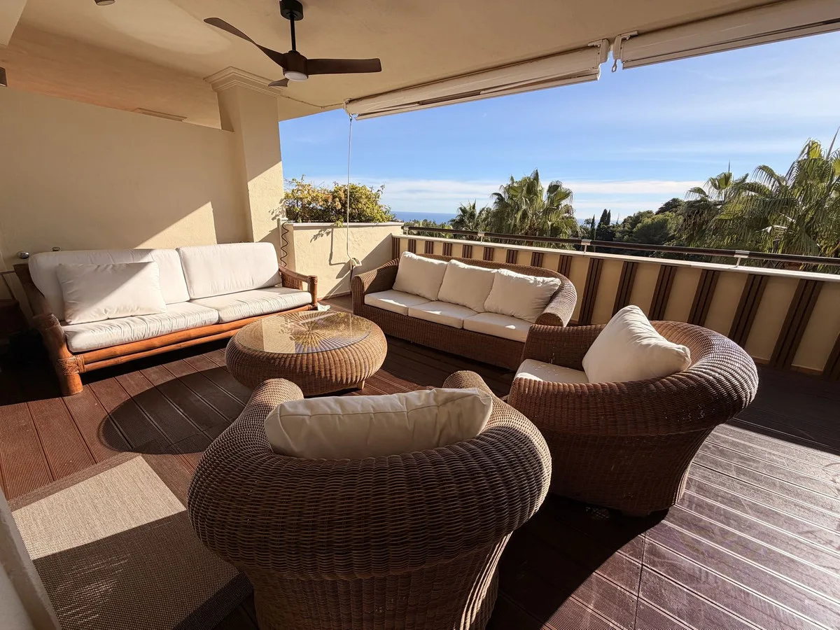 Elegantes Apartment in Sierra Blanca, Marbella mit Meerblick