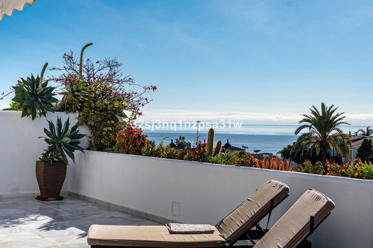 Elegante Wohnung mit Panoramablick in Guadalmina Baja