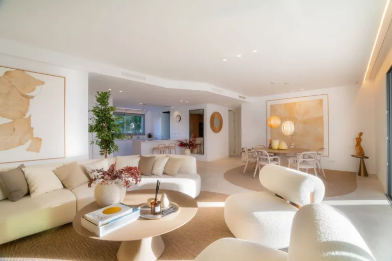 Elegantes Mittelgeschoss-Apartment mit Meerblick in Marbella