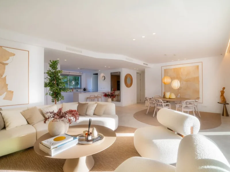 Elegantes Mittelgeschoss-Apartment mit Meerblick in Marbella