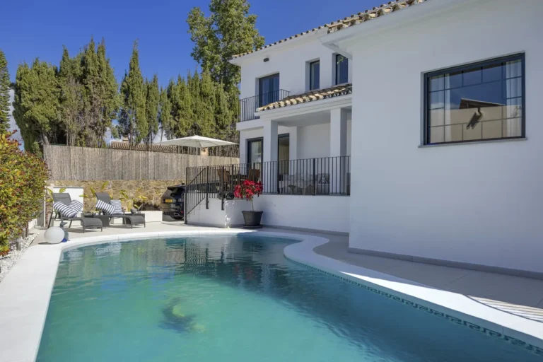 Elegante Villa in Guadalmina: Perfekte Symbiose aus Stil und Komfort