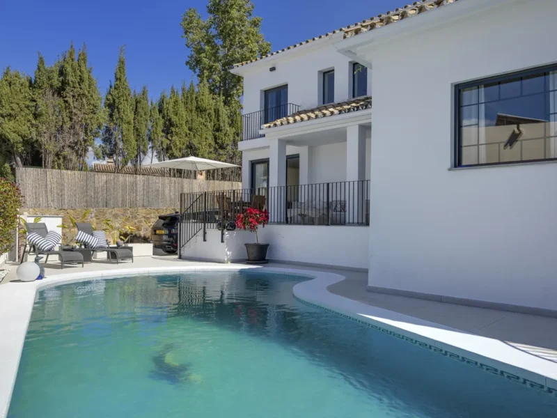 Elegante Villa in Guadalmina: Perfekte Symbiose aus Stil und Komfort