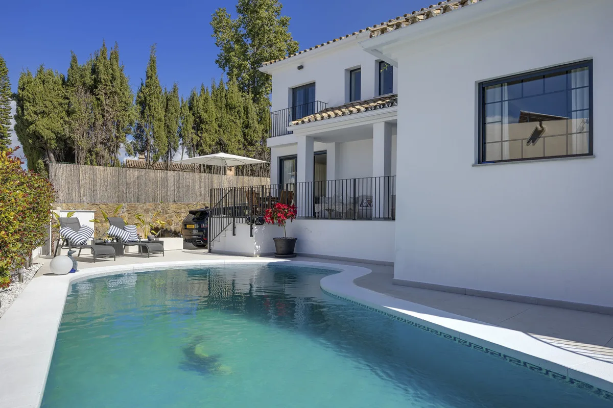 Elegante Villa in Guadalmina: Perfekte Symbiose aus Stil und Komfort