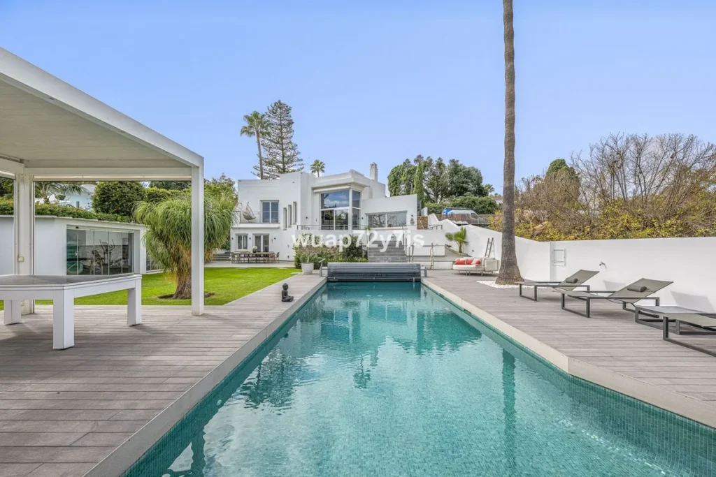 Elegante Villa mit privatem Pool in San Pedro de Alcántara
