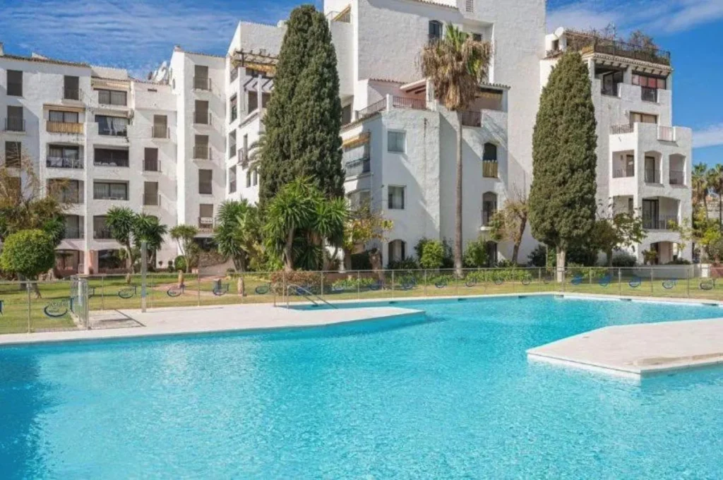 Elegantes Apartment in Puerto Banús, Marbella – Traumhafte Küstenoase