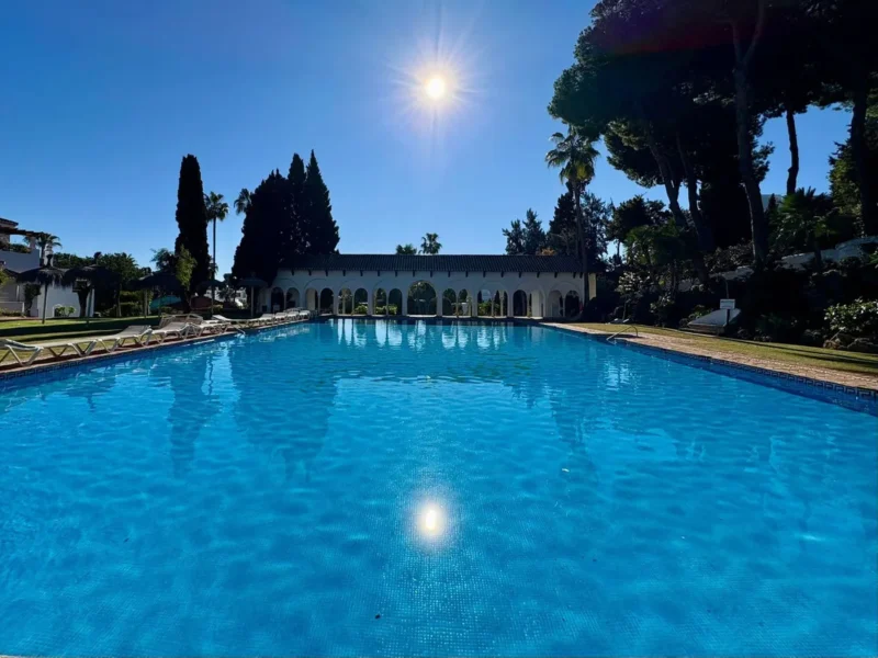 Elegantes Erdgeschossapartment im Señorío de Marbella