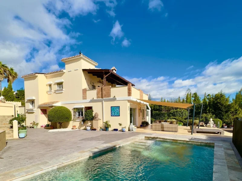 Elegante Villa mit Panoramablick in Estepona, Costa del Sol