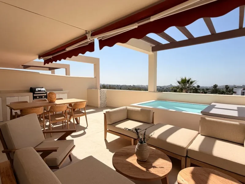 Elegantes Apartment mit Meerblick in Nueva Andalucía, Marbella