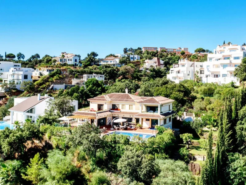 Exklusive zeitgenössische Villa in La Mairena, Costa del Sol