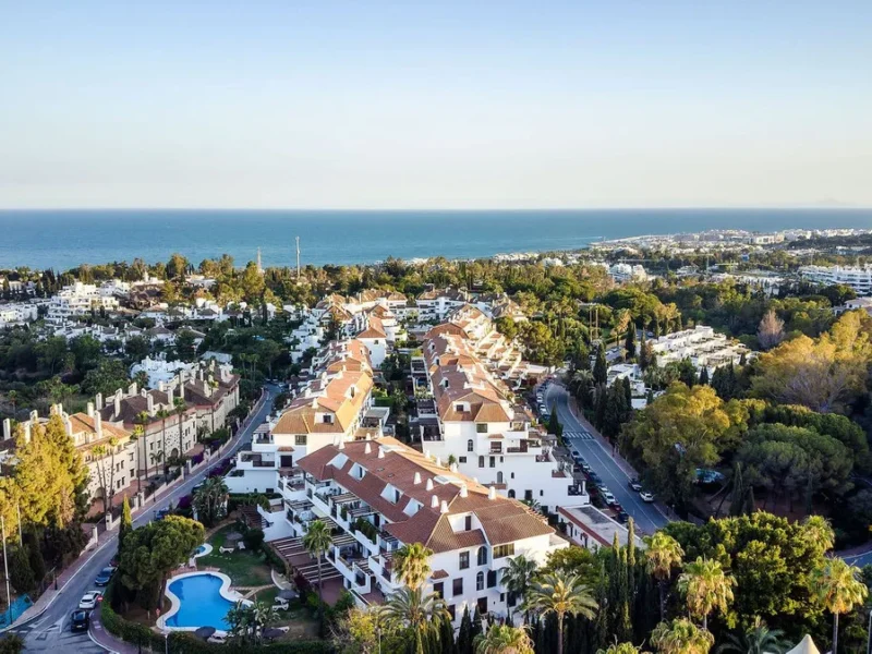 Exklusives Duplex-Penthouse in Marbella mit atemberaubendem Meerblick