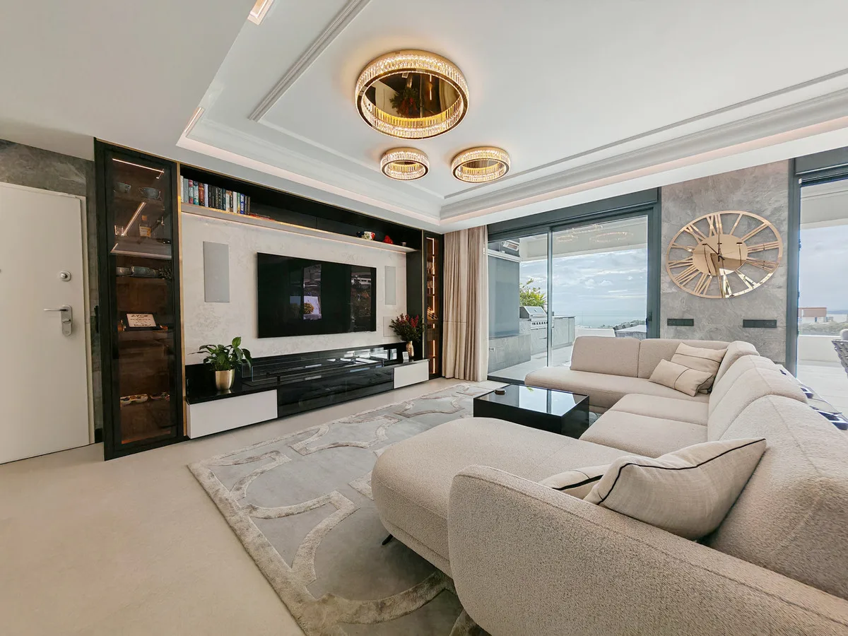 Elegantes Penthaus mit Meerblick in Marbella an der Costa del Sol