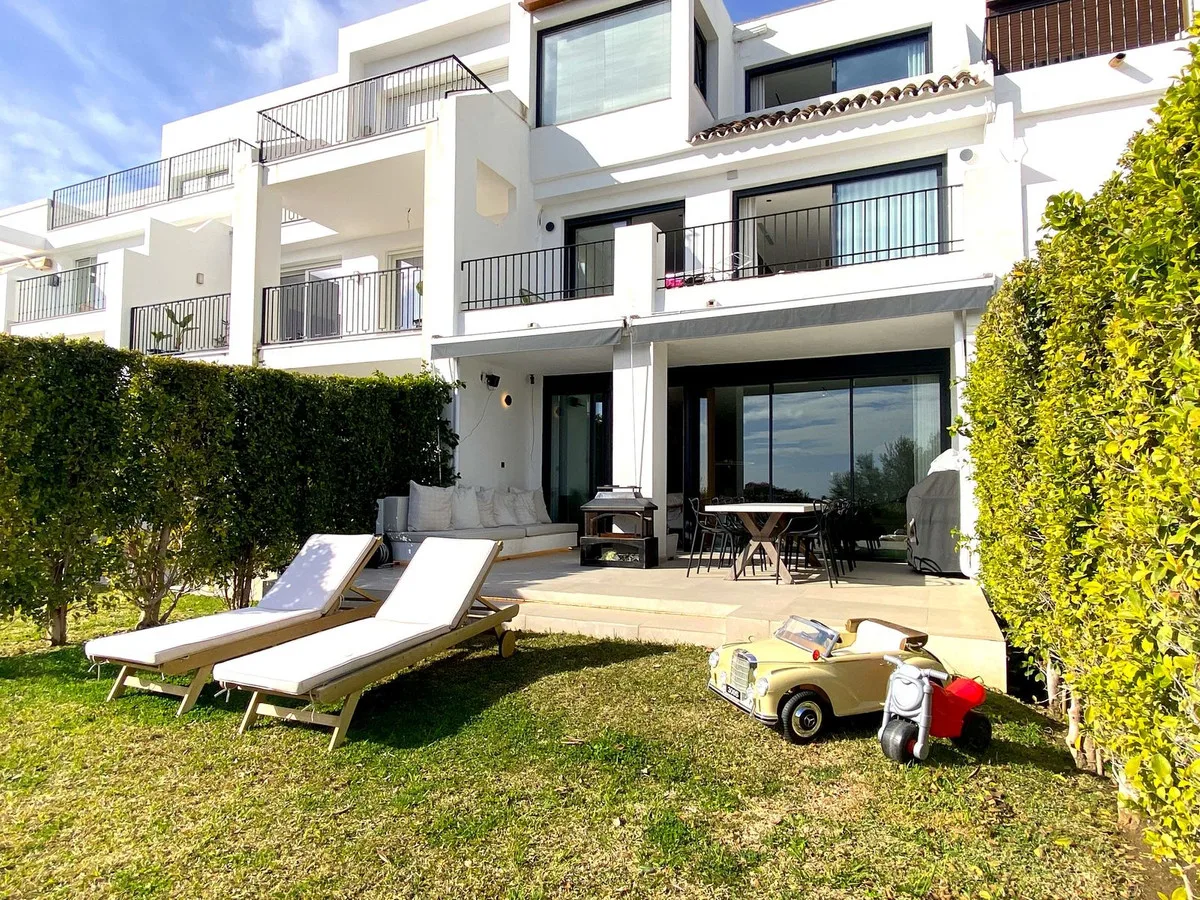 Elegantes Reihenhaus mit Panoramablick in Benahavís