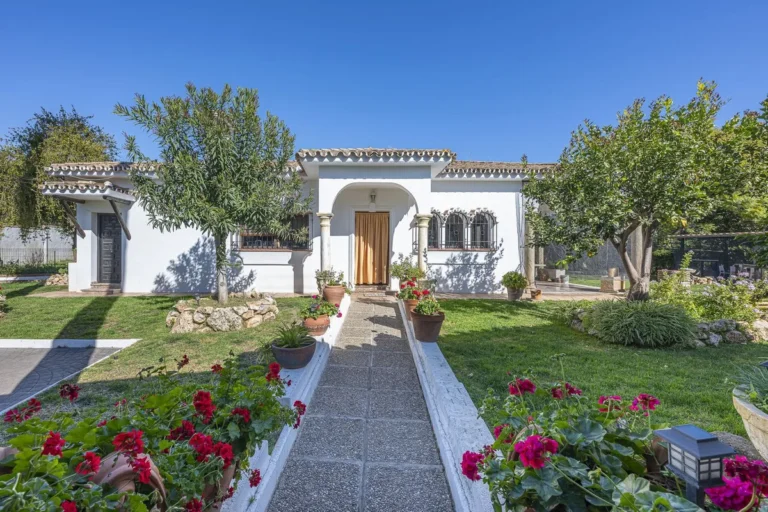 Exklusive Villa in Guadalmina Alta: Elegantes Wohnen an der Costa del Sol