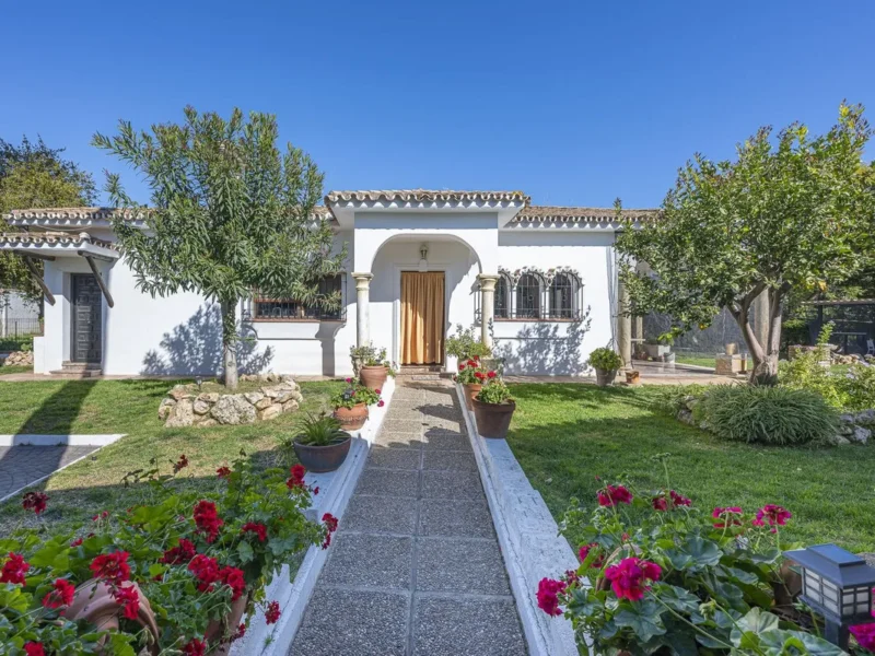 Exklusive Villa in Guadalmina Alta: Elegantes Wohnen an der Costa del Sol