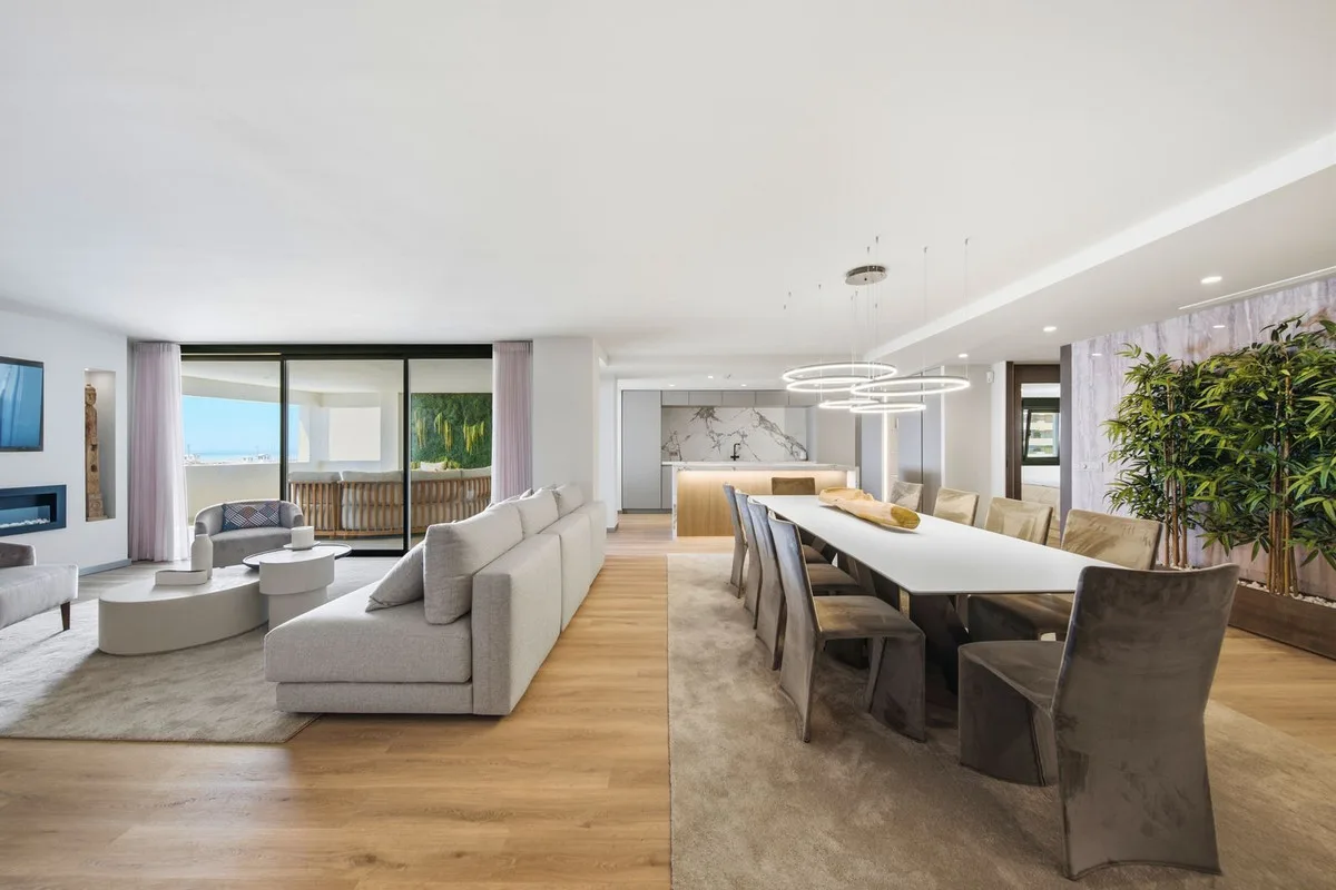 Elegantes Apartment mit Meerblick in Puerto Banús