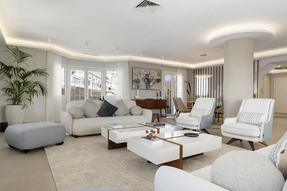 Elegantes Penthouse in Nueva Andalucía: Mediterraanes Wohnen pur
