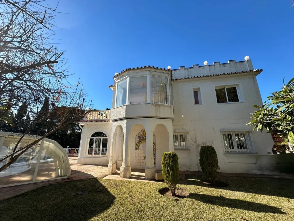 Elegante Villa in Marbesa: Ruhige Lage an der Costa del Sol