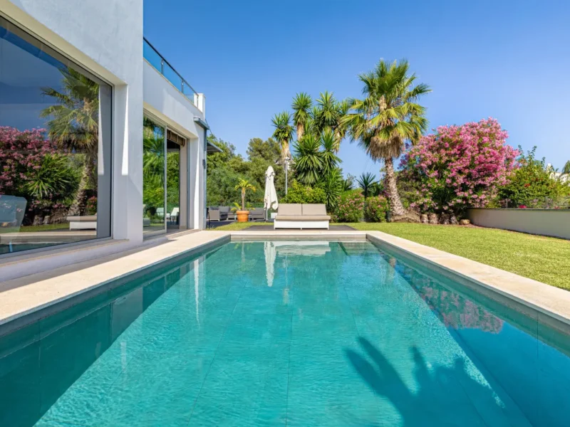 Moderne Villa in El Rosario: Elegantes Wohnen an der Costa del Sol
