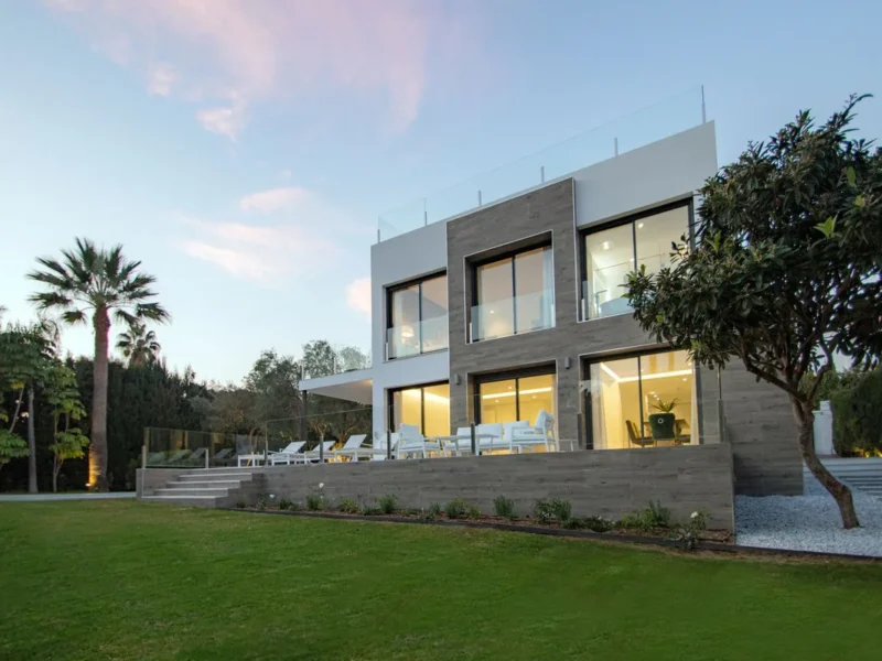 Exklusive Villa in Nueva Andalucía: Eleganz am Mittelmeer