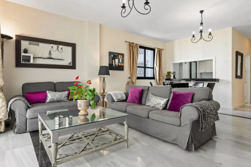 Exklusives Apartment im Club Playas del Duque, Puerto Banús