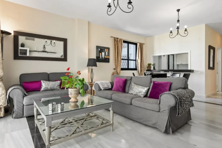 Exklusives Apartment im Club Playas del Duque, Puerto Banús