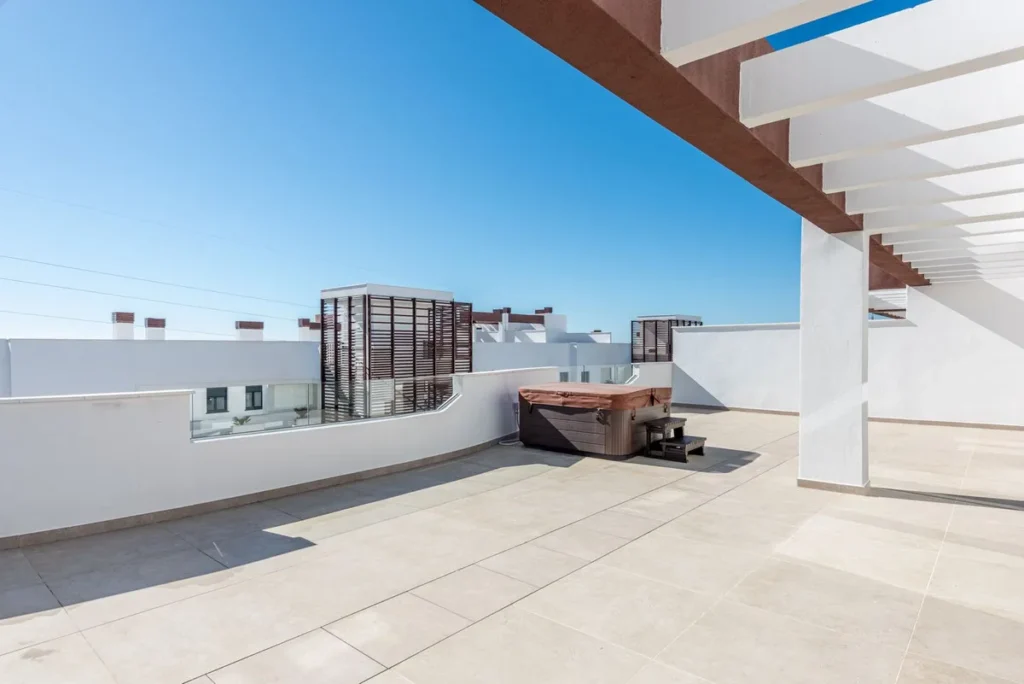 Moderne Penthouse-Wohnung in Estepona an der Costa del Sol