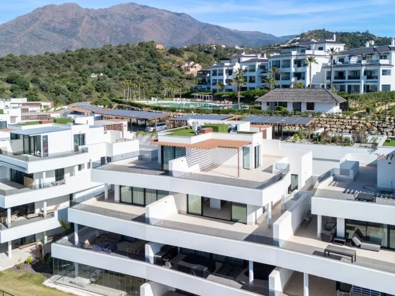 Elegantes Duplex-Penthouse mit Meerblick in Estepona