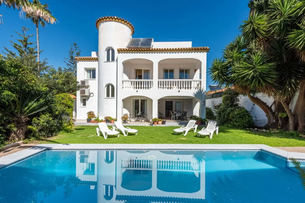 Charmante Villa mit Meerblick in Linda Vista Baja, Costa del Sol
