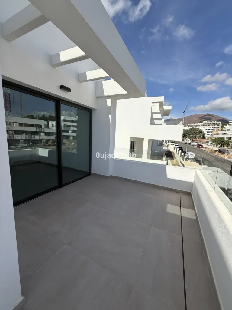 Elegantes Penthouse in Estepona – Traumhafte Ausblicke genießen