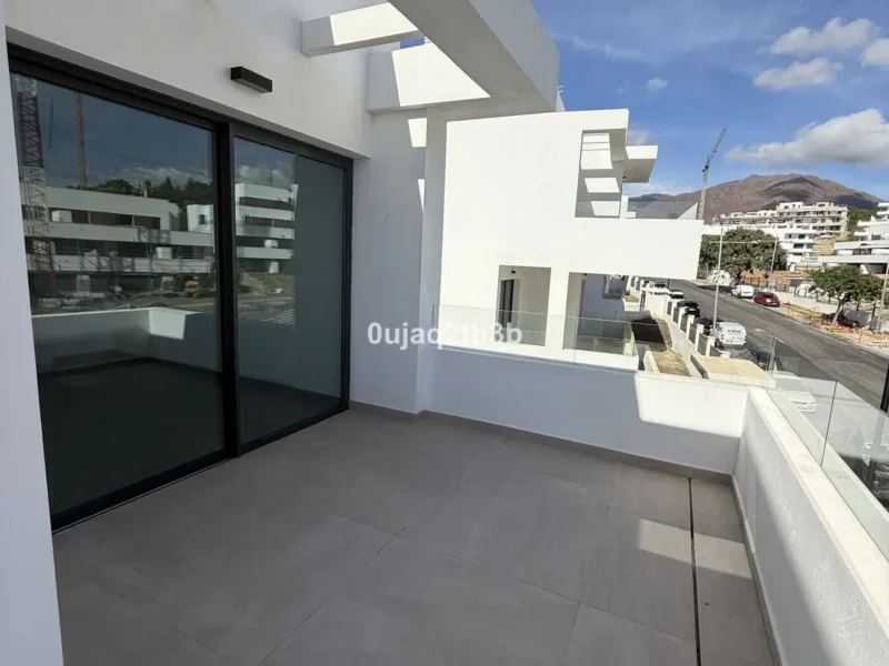 Elegantes Penthouse in Estepona – Traumhafte Ausblicke genießen