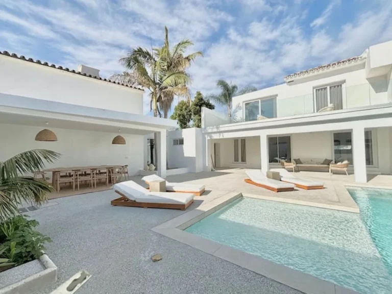 Moderne Villa in Rio Verde: Erstklassiger Lebensstil an der Costa del Sol