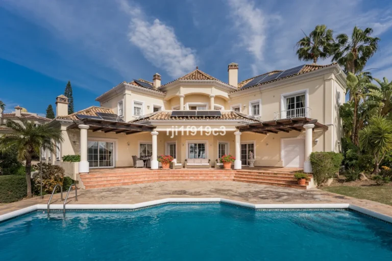 Elegante Villa mit Meerblick in Elviria, Marbella