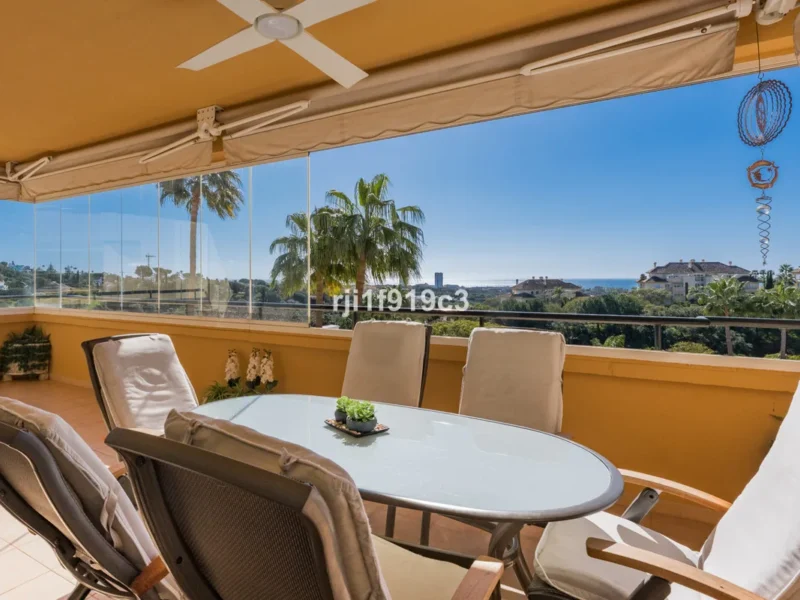 Elegante Wohnung mit Meerblick in Elviria, Marbella