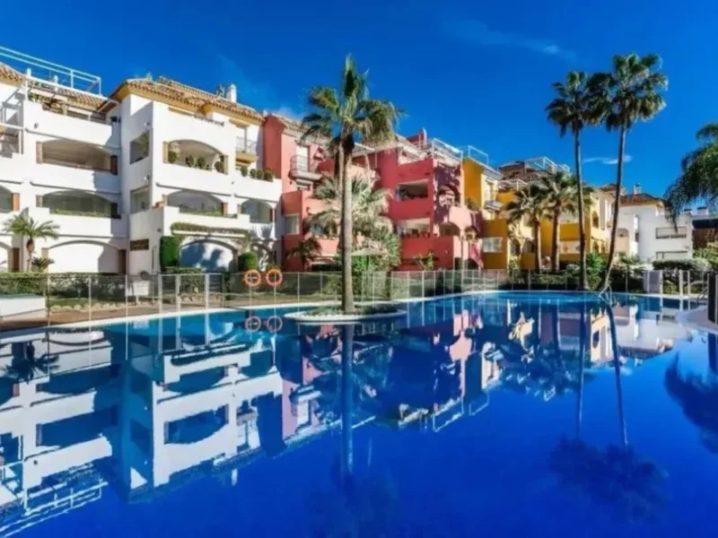 Elegantes Duplex in Marbella an der Goldenen Meile mit Stil