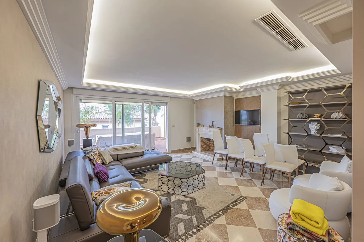 Elegantes Apartment in Nueva Andalucía an der Costa del Sol