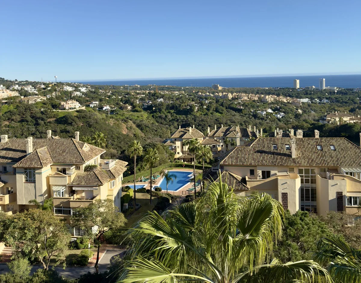 Renovierte Luxuswohnung mit Panoramablick in Elviria, Marbella