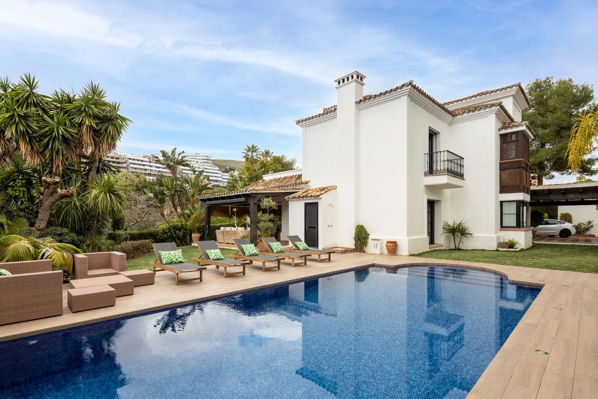 Elegante Villa in Benahavís mit atemberaubendem Golfblick