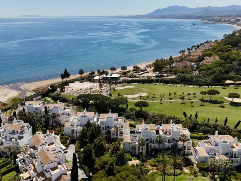 Elegantes Appartement in Marbella mit privatem Garten und Terrasse