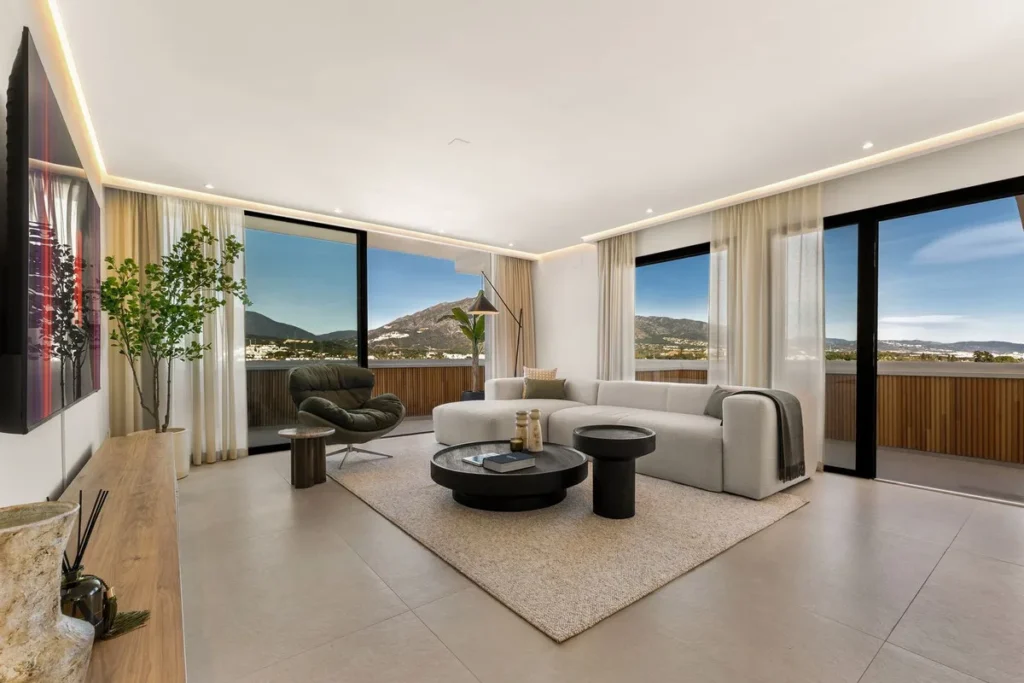 Elegantes Apartment mit Meerblick in Nueva Andalucía, Costa del Sol