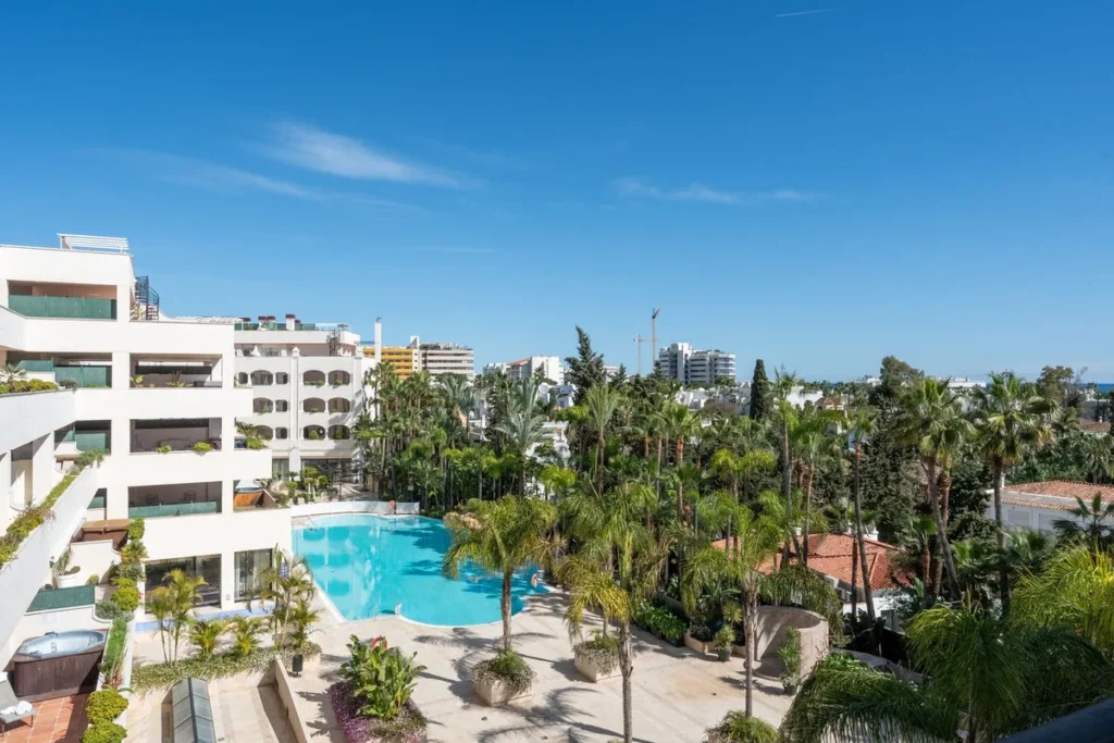 Elegante Wohnung mit Meerblick in Marbellas Goldener Meile