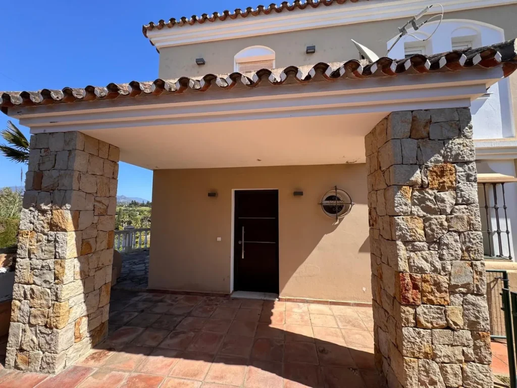 Elegante Villa in Marbella: Traumhaftes Wohnen an der Costa del Sol