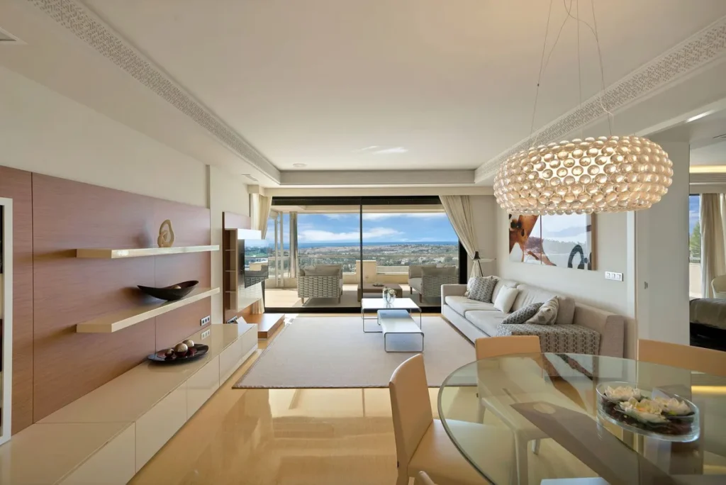Elegantes Apartment mit Panoramablick in Nueva Andalucía