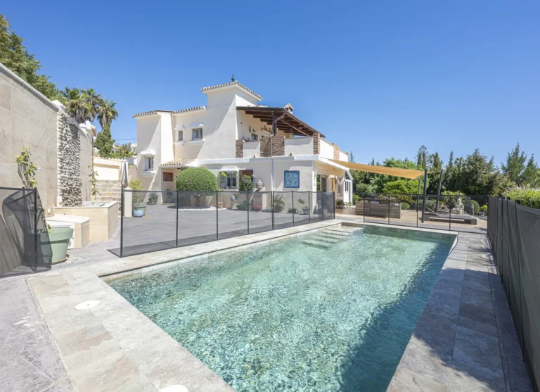 Exklusive Villa in Estepona: Eleganz an der Costa del Sol