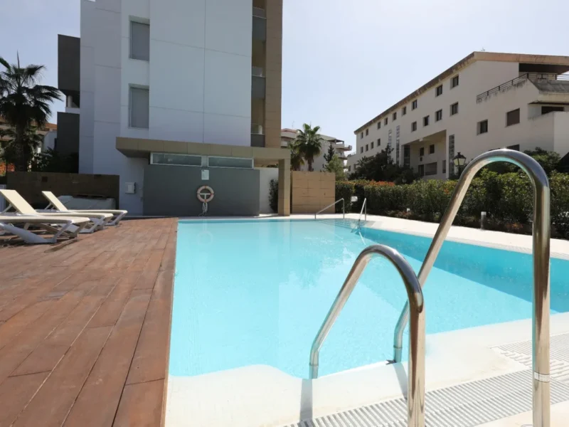 Elegantes Penthouse in Puerto Banús mit Dachterrasse und Meerblick