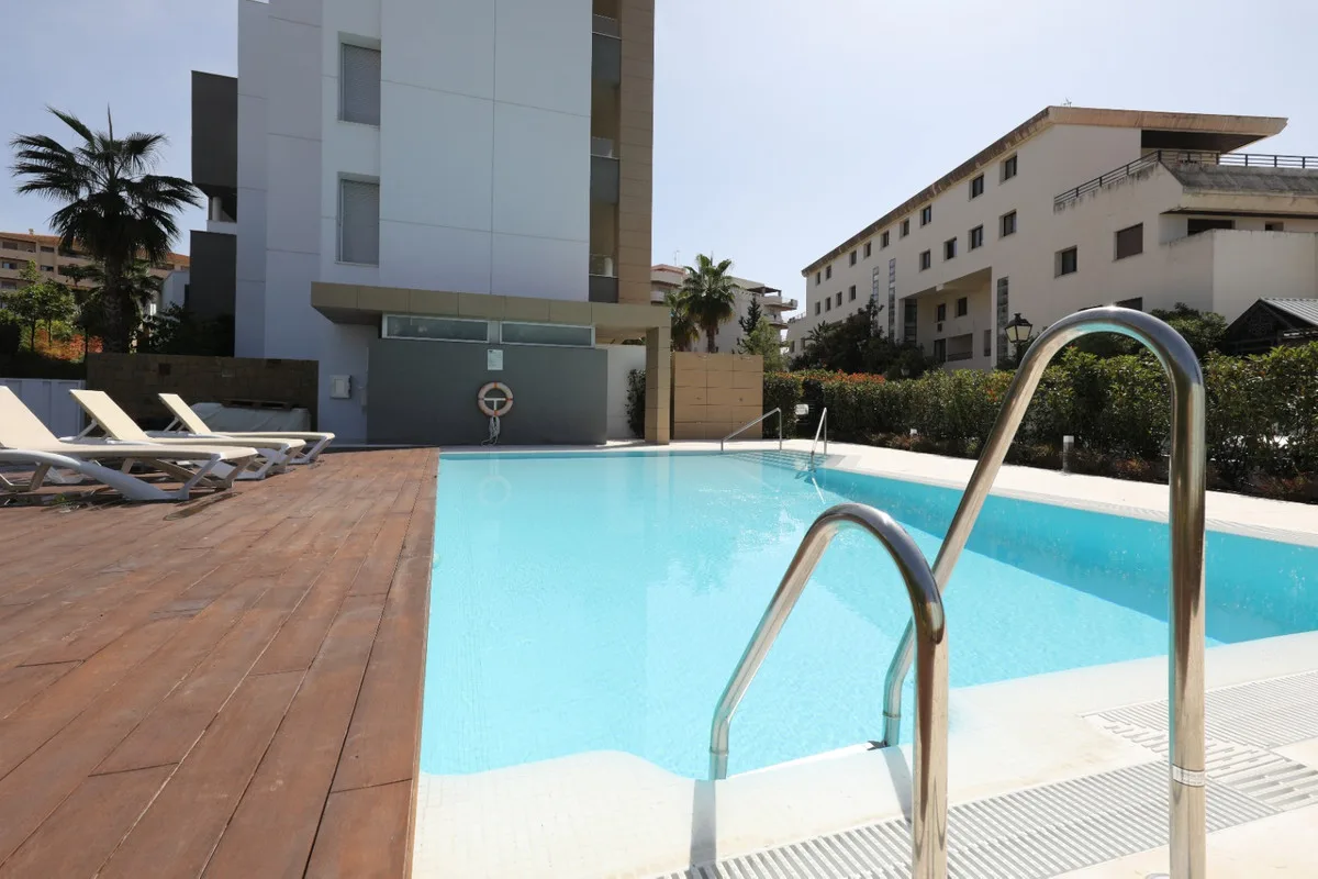 Elegantes Penthouse in Puerto Banús mit Dachterrasse und Meerblick