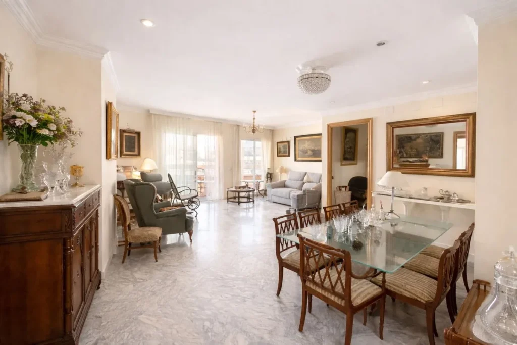 Elegante Wohnung im Herzen von Marbella mit atemberaubendem Blick