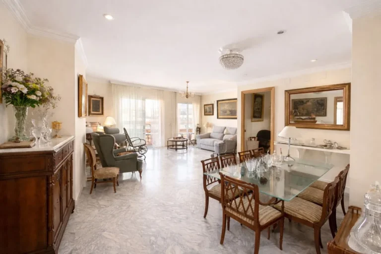 Elegante Wohnung im Herzen von Marbella mit atemberaubendem Blick