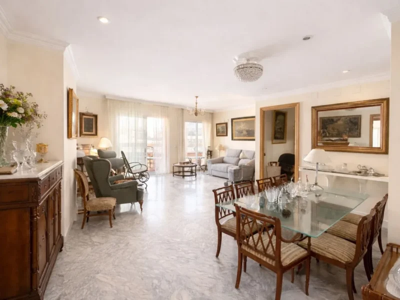 Elegante Wohnung im Herzen von Marbella mit atemberaubendem Blick